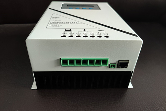جهاز التحكم بالشحن MPPT خارج الشبكة بطارية 48 فولت 1000 وات متصلة بشاشة LCD
